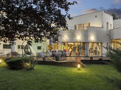 Vila cu teren de 1000mp, gradina matura, piscina, garaj, aproape de Jolie Ville